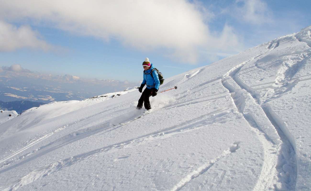 Lyžařská technika jízdy v hlubokém sněhu